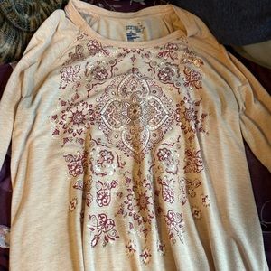 Plus Size Women’s Long-Sleeved Shirt